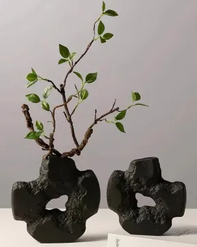 صورة The Moon Rock Vase