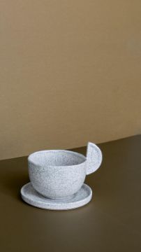 صورة Sade Çakıl With Plate