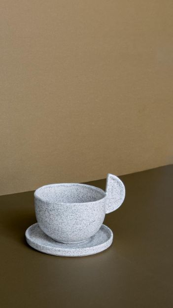 صورة Sade Çakıl With Plate